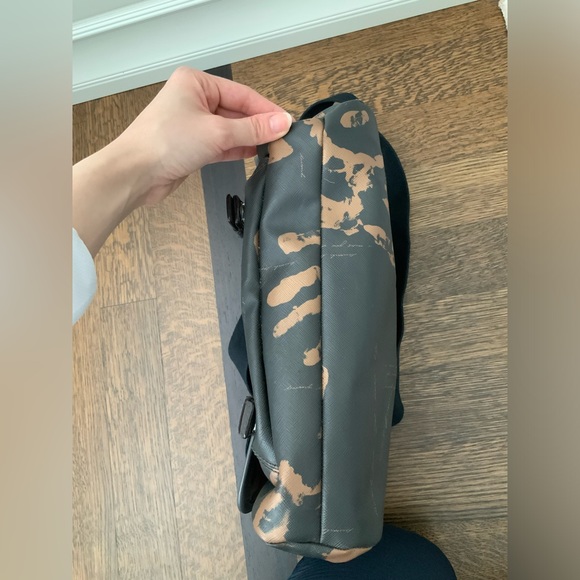 L.A.M.B GWEN STEFANI Large Black Handprint Graphic Messenger Bag Unisex Adult - Picture 8 of 16